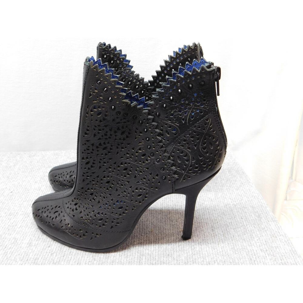 Juicy Couture Boots Womens Size 8.5 Black Leather Studded Ankle Zip Stiletto - Picture 1 of 9